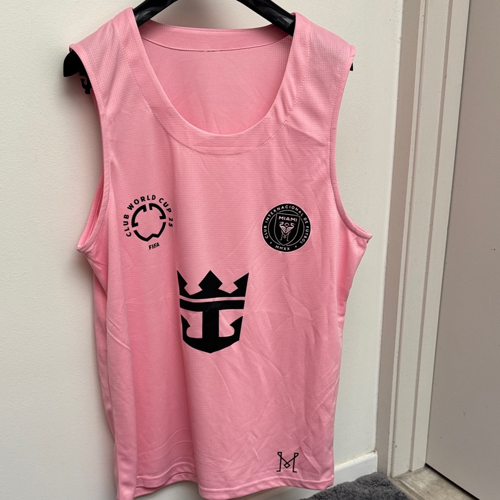 Men’s new large slim Pink Sleeveless Top (never worn )